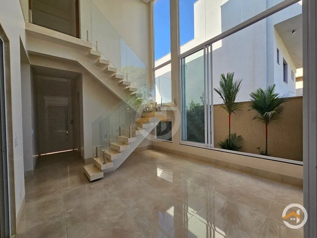 Lindo Sobrado com 4 Quartos, Sendo 3 Suítes, Completo em Armários, 2 Com Ar Cond...