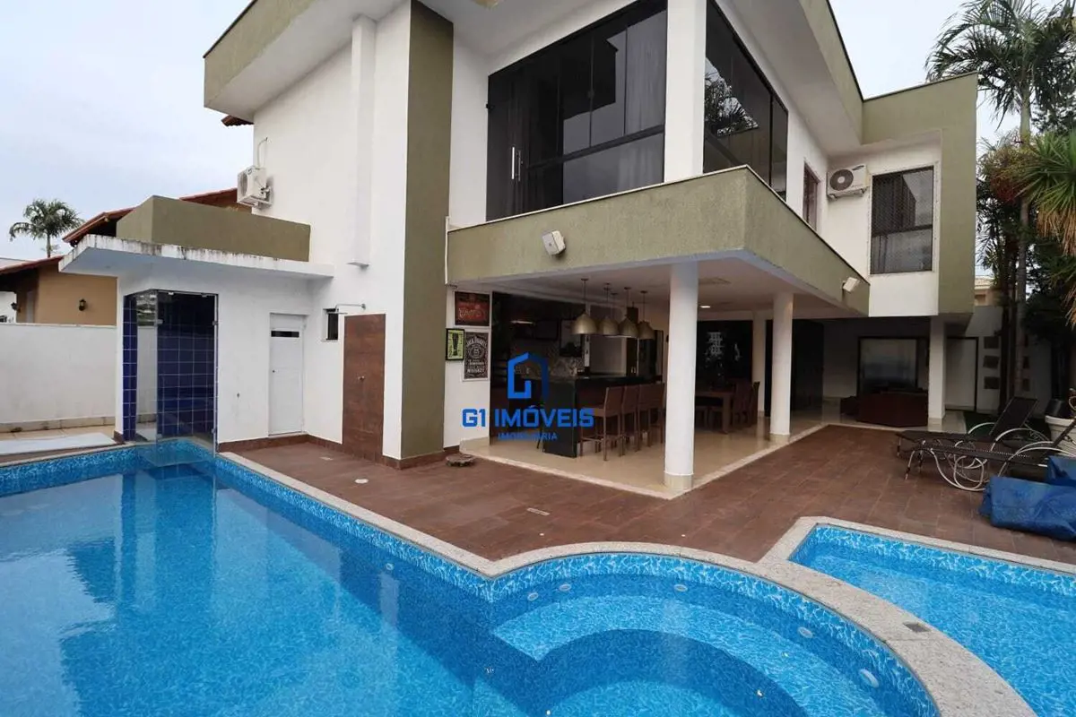 Casa no Condomínio Jardins Lisboa Com 422m² de área total e 301m² de área constr...