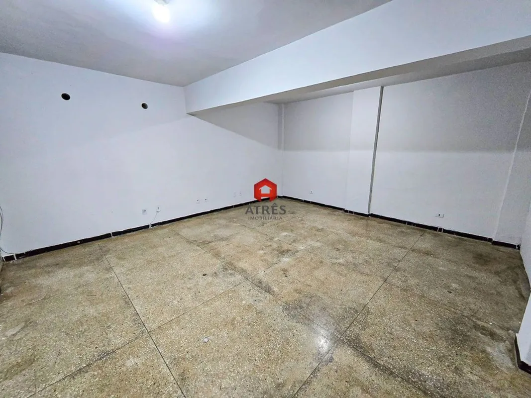 Sala comercial na Galeria Shallon - Av. T-9, Jardim América.o condomínio é ratea...