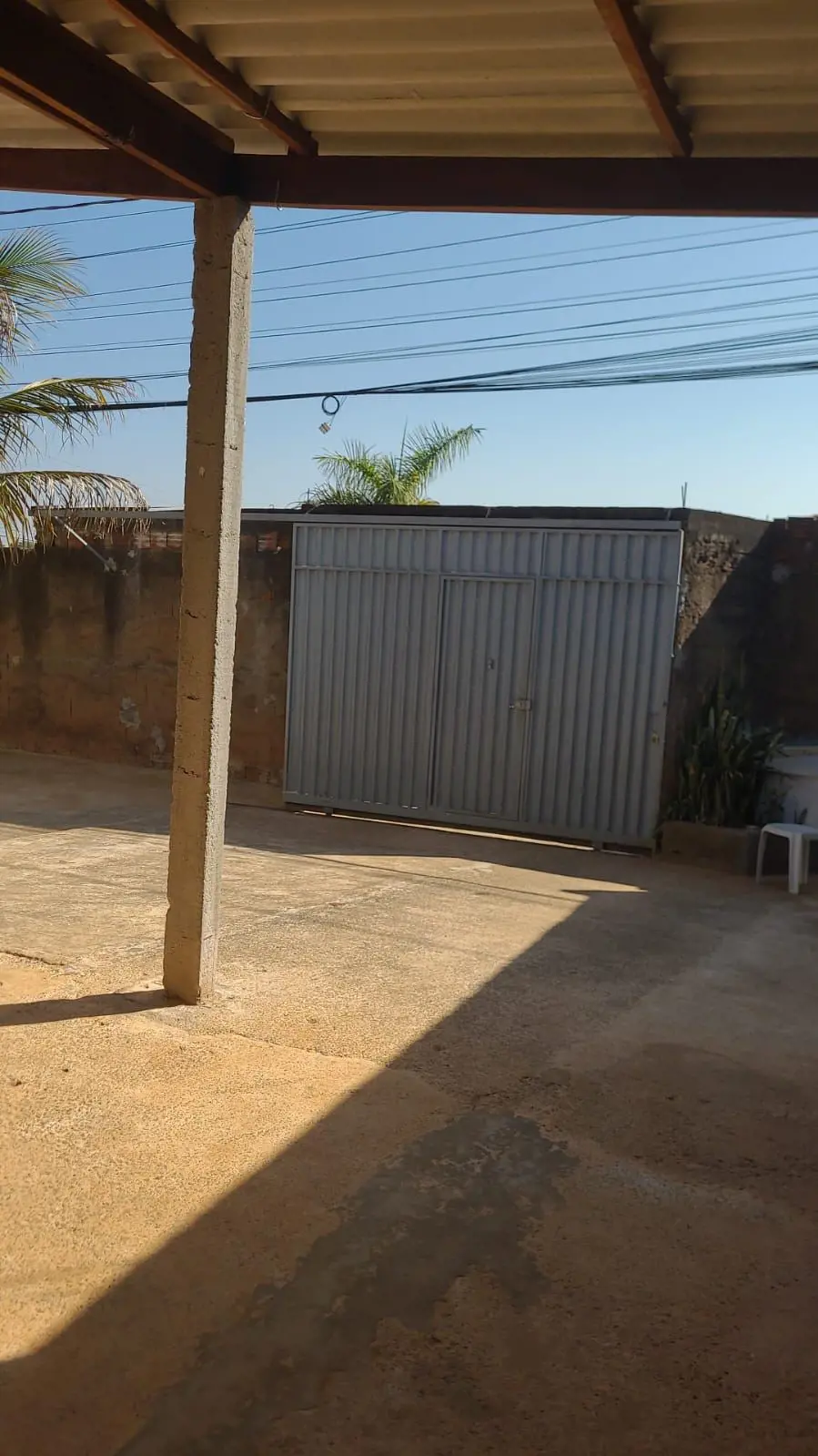 Vende-se uma casa, ótima localização, na esquina, área comercial. 03/01/25
