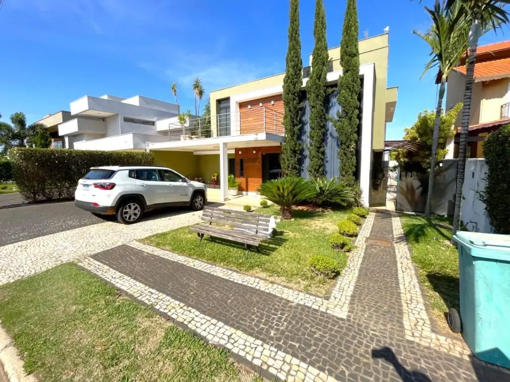 Excelente sobrado localizado no Condomínio Jardins LisboaPavimento superior:Cont...