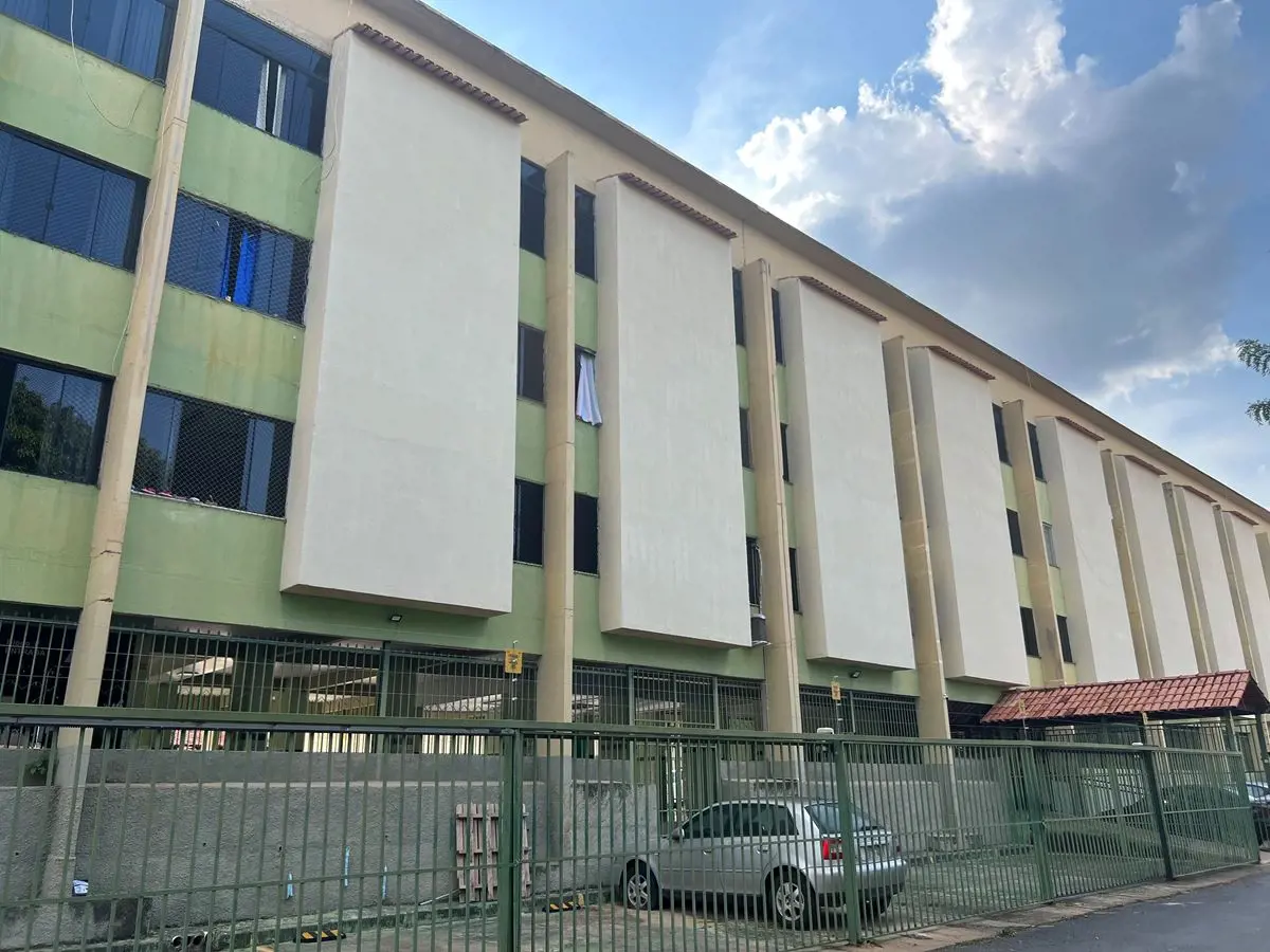 QI 05 - SALA AMPLA PARA 02 AMBIENTES, 03 QUARTOS SENDO 01 SUITE, COZINHA, AREA D...