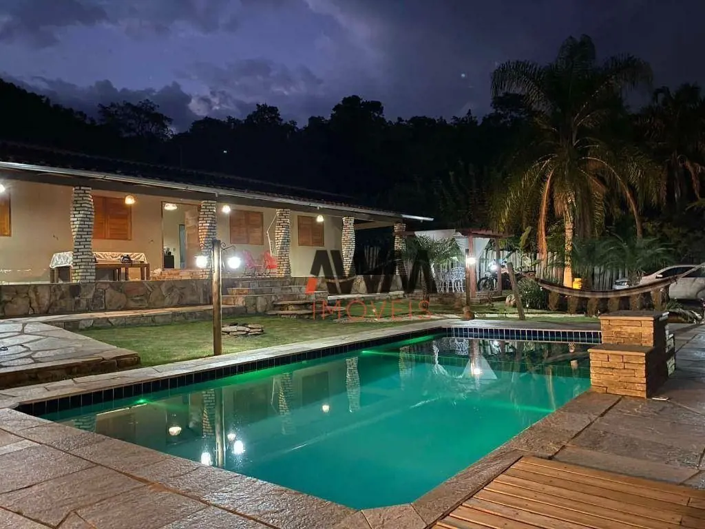 Chacara de Luxo Mobiliada a 5 Km de Pirenópolis.São 3.105 m², chacara com 4 suit...