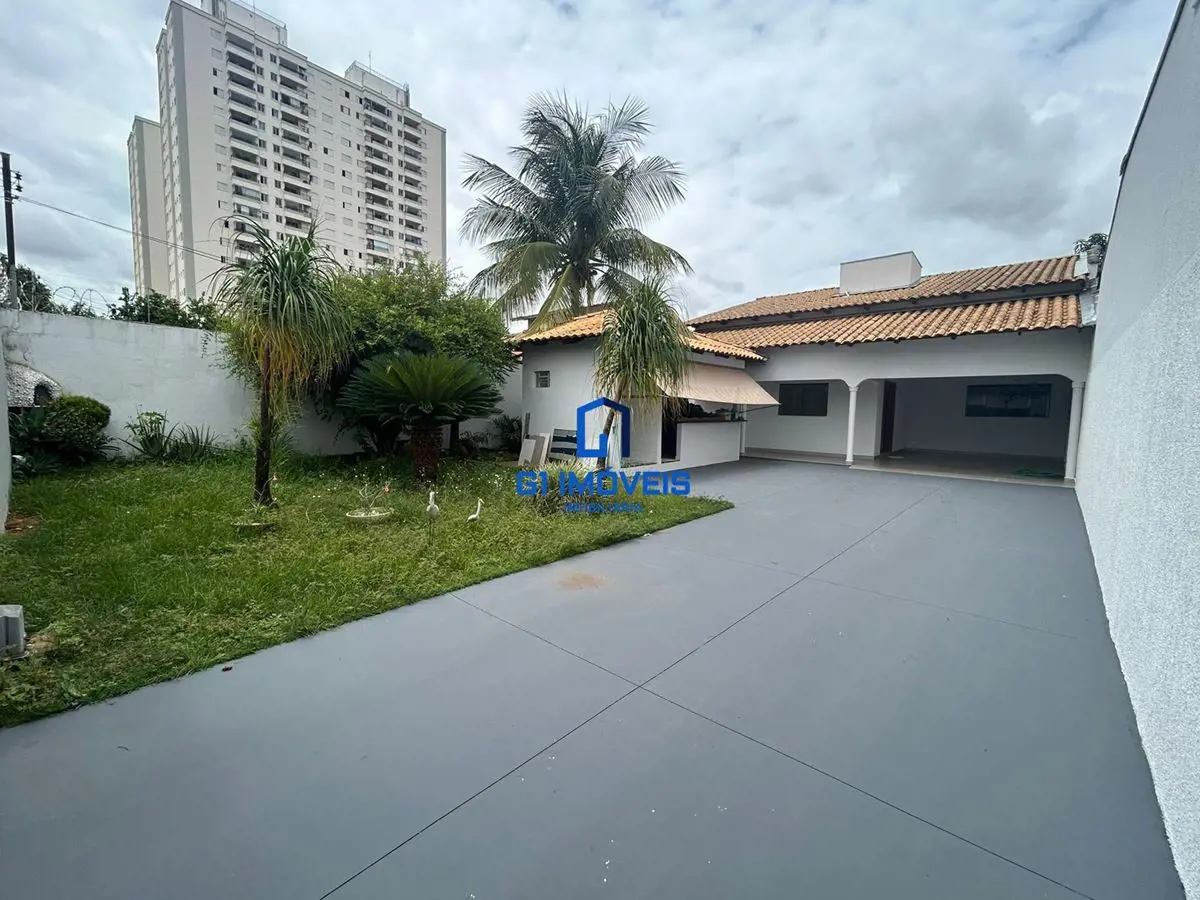 Casa à venda com excelente estrutura e boa localização. A residência conta com u...