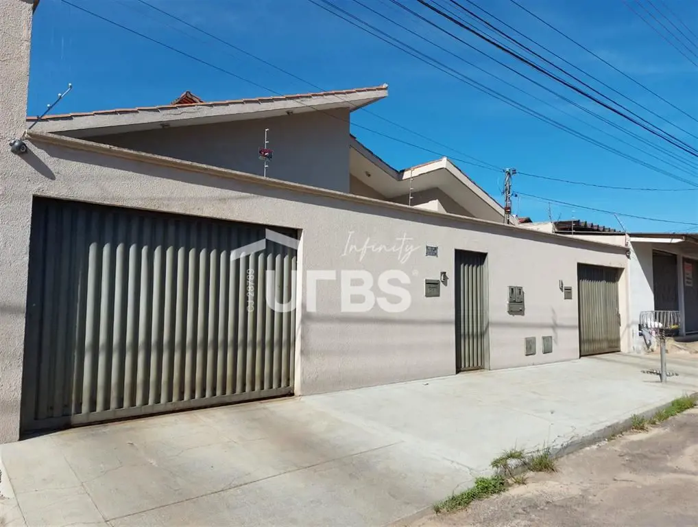 COD U-0019697 - 2 Casas no mesmo lote , de 568,88 m2 ,e área construída total de...