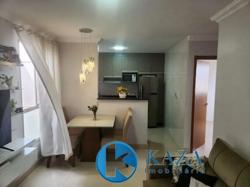 Apartamento reformado no quarto andar, de 02 quartos bem iluminados e arejados, ...