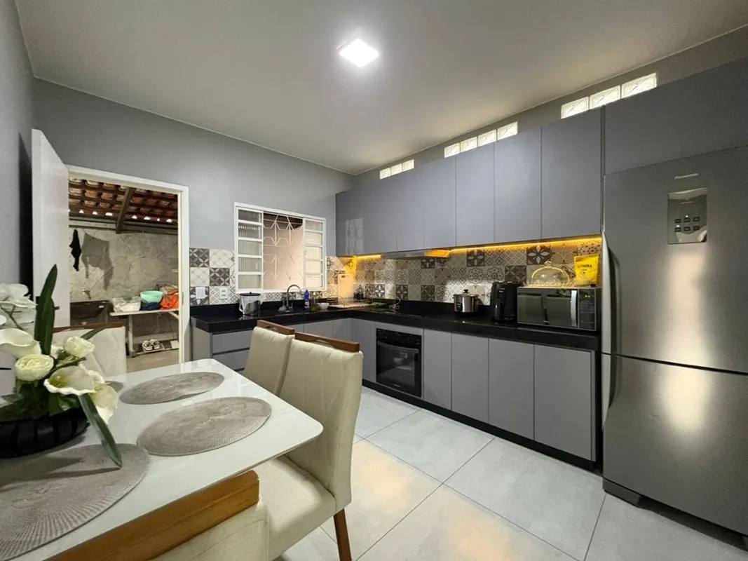Linda casa com lote de 431m2 no Bairro Cardoso A casa possui;3 quartos 2 banheir...