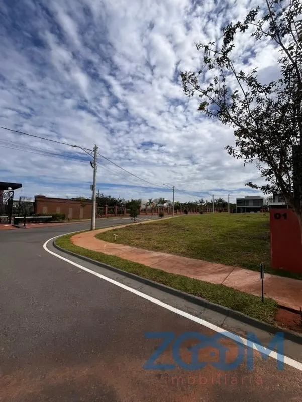 Lote no condomínio Le Jardin 2:Excelente lote no condomínio Le Jardin, com metra...
