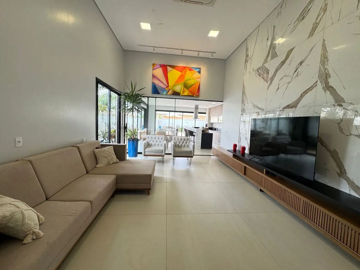 Casa térrea mobiliada 4 suítes no condomínio portal do Sol Green 4 suítes plenas...