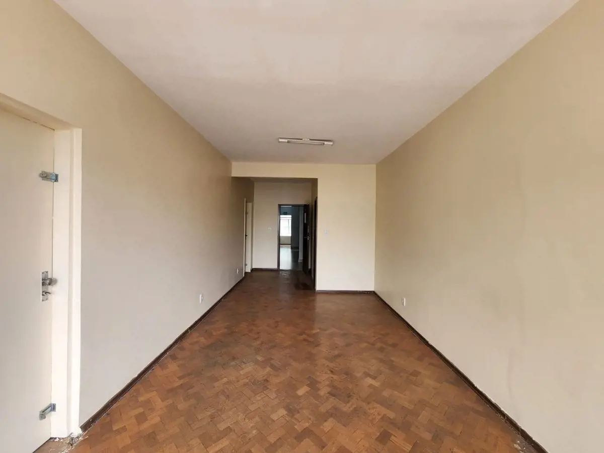 LM Shark Consultoria Imobiliária apresenta:Sala no SCS Quadra 04 Ed. Embaixador ...