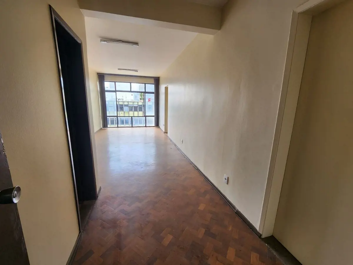 LM Shark Consultoria Imobiliária apresenta:Sala no SCS Quadra 04 Ed. Embaixador ...