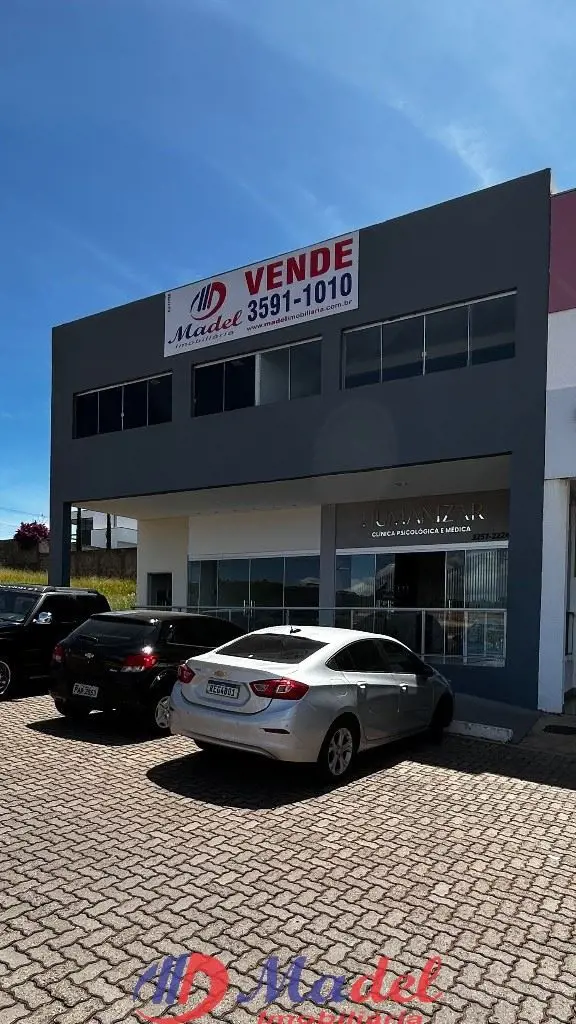 Madel imobiliária vende excelente prédio para investimento em aluguel. DESCRIÇÃO...