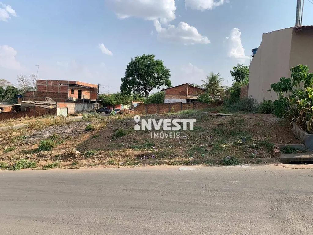 LOCALIZAÇÃO:Localização privilegiada, com 467,50 m², rodeado por uma rede de com...