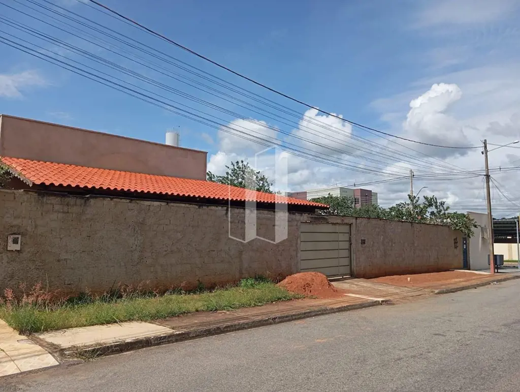 Excelente imovel comercial, contendo 4 salas, com 40m e uma excelente casa com 3...