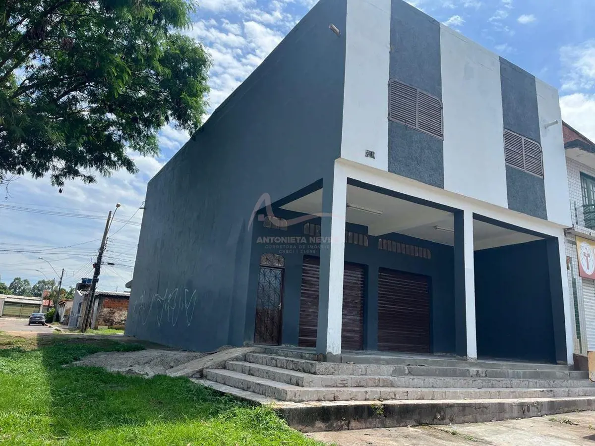 Oportunidade para investimento !!Prédio a venda com uma loja ampla, vazada com b...