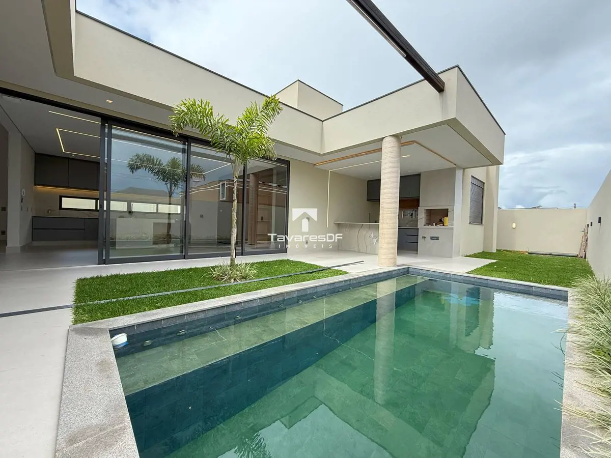 DADOS GERAIS- Área do Terreno: 504m²;- Área Construída: 247m²;- Código: JT5027DE...