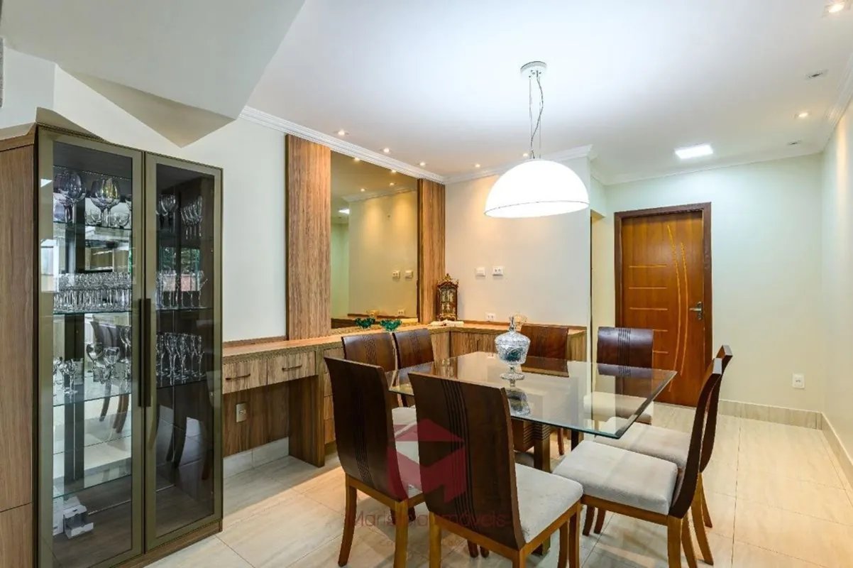 CASA GEMINADA COM ELEVADOR EM CONDOMÍNIO LAGO NORTE, PRIVÊ I QUADRA 1 ESTILO EUR...