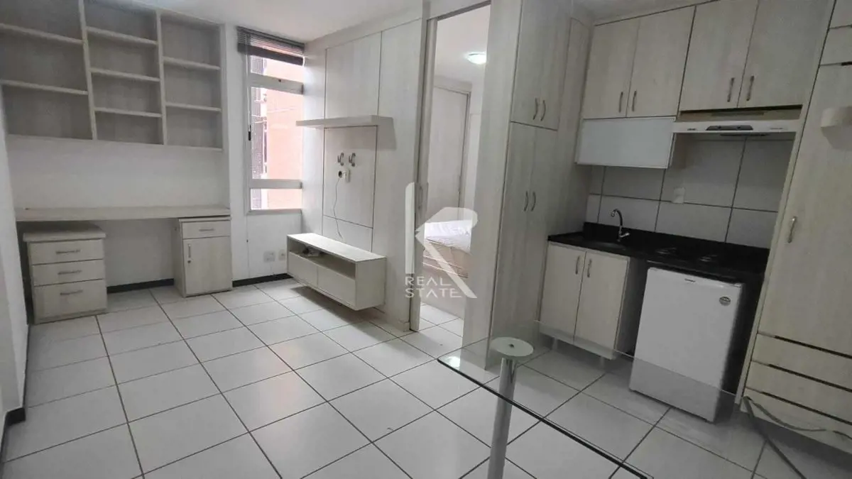 Kitinete dividida mobiliada com 27m² da área privativa.Composta de Sala, rack e ...