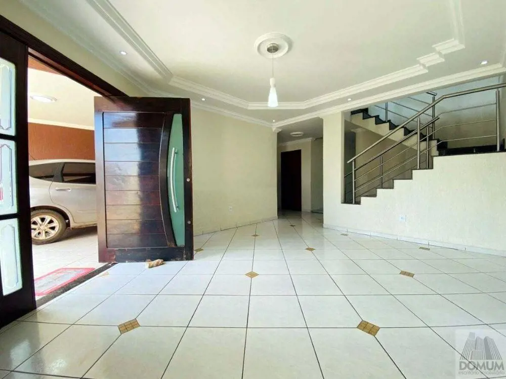 VICENTE PIRES - RUA 10B - SOBRADOLOCALIZAÇÃO:Localização privilegiada, Rua 10 B,...