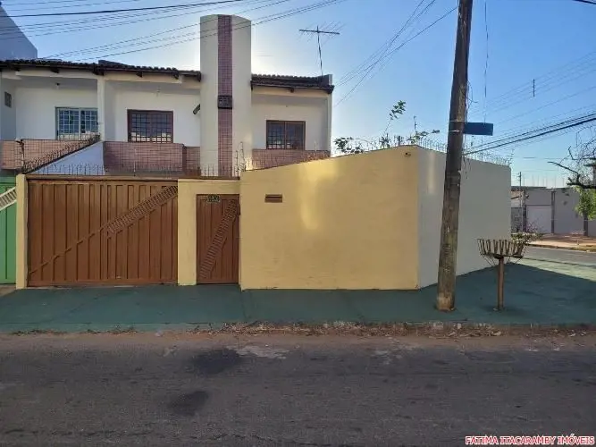 SOBRADO COM 04 QUARTOS, SENDO 01 SUITE,ARMÁRIOS, GARAGEM PARA 06 CARROS.OTIMA LO...