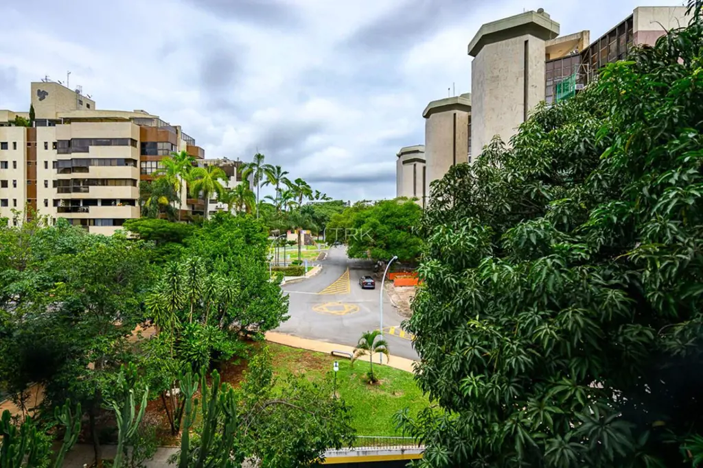 Apartamento com 3 quartos (1 suíte) à venda na SQS 116, Asa Sul, Brasília. 3 exp...