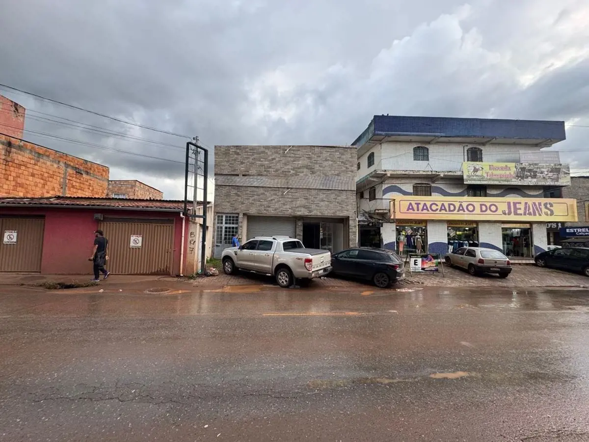 GRANDE OPORTUNIDADE DE INVESTIMENTO IMOBILIÁRIO!Prédio comercial com excelente e...