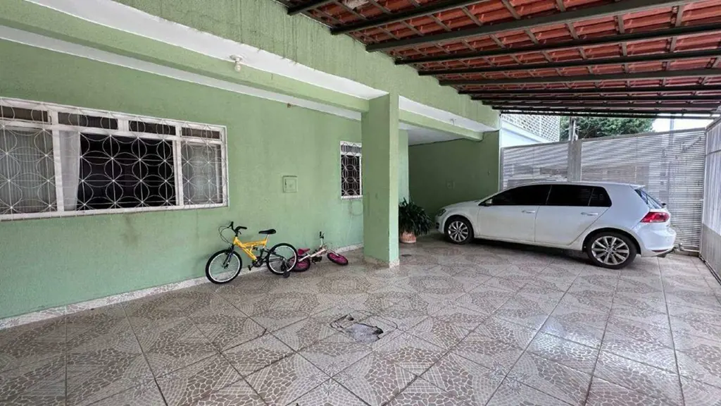 Para você que busca uma casa que atenda toda sua família, esse sobrado é para vo...