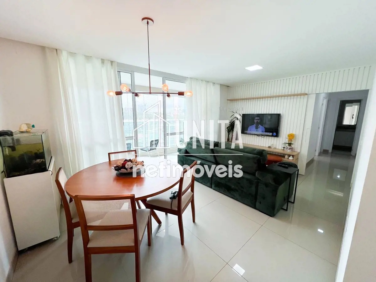 Unità Netimóveis apresenta este belo e espaçoso apartamento no Península Lazer &...