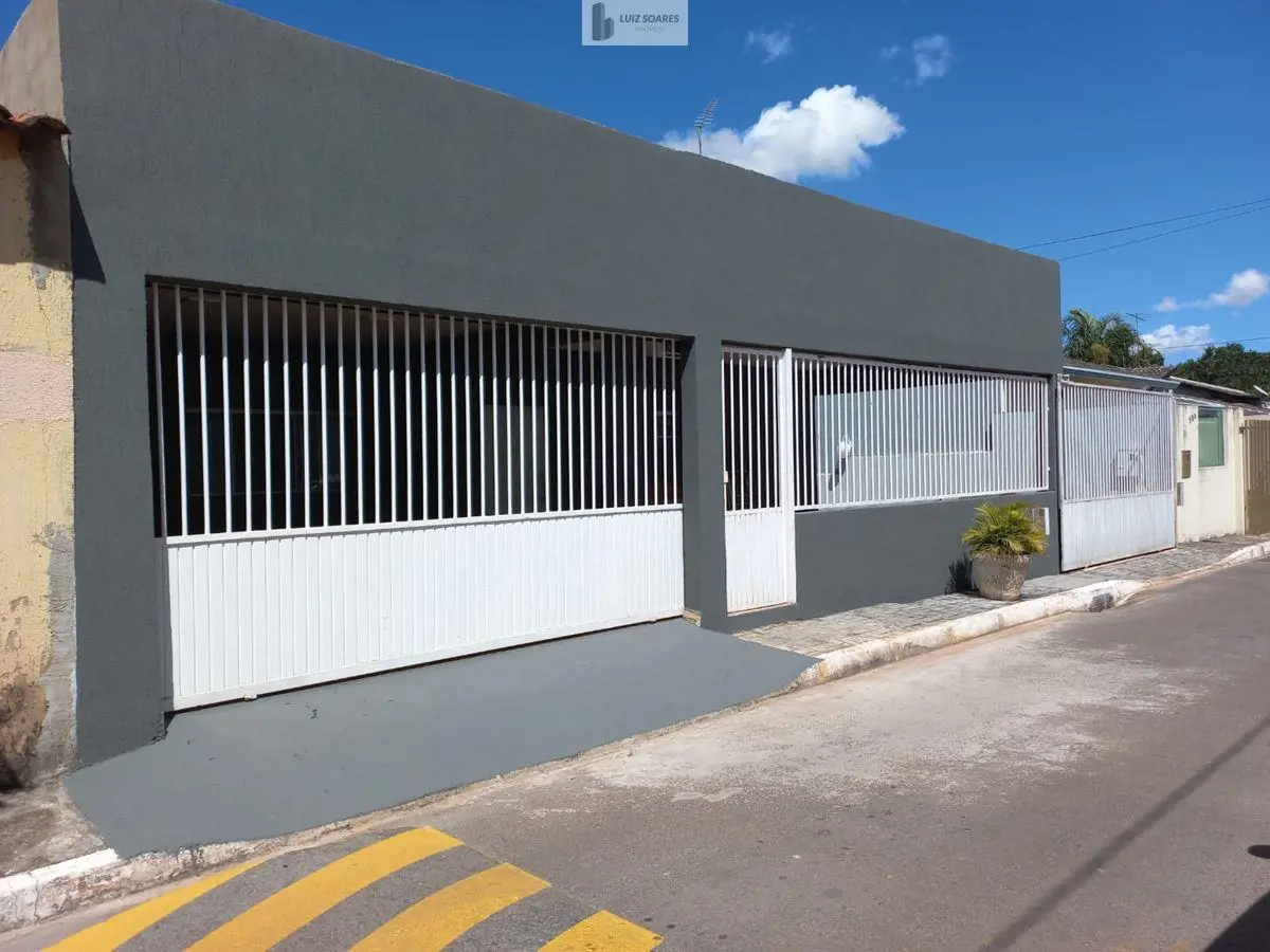 EXCELENTE CASA LOTE DE 800M²SÃO QUATRO QUARTOS SENDO UM SUÍTEPISCINASAUNACHURRAS...