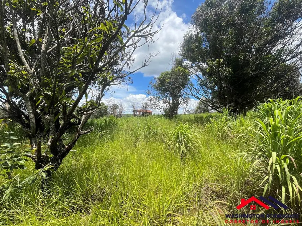 Chácara na DF-495, Santa Maria - DF. Linda Chácara com 24.000 m² localizada em u...