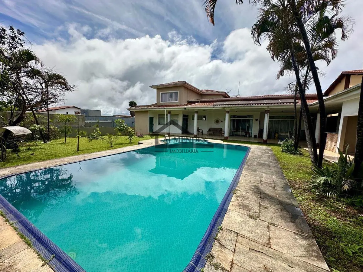 AJ MENDES IMOBILIÁRIA VENDE EXECELENTE SOBRADO COM 5 QUARTOS NO CONDOMINIO SOLAR...