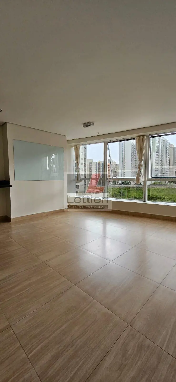 LETTIERI VENDE ótima sala comercial no Edif E-Business, em localização privilegi...