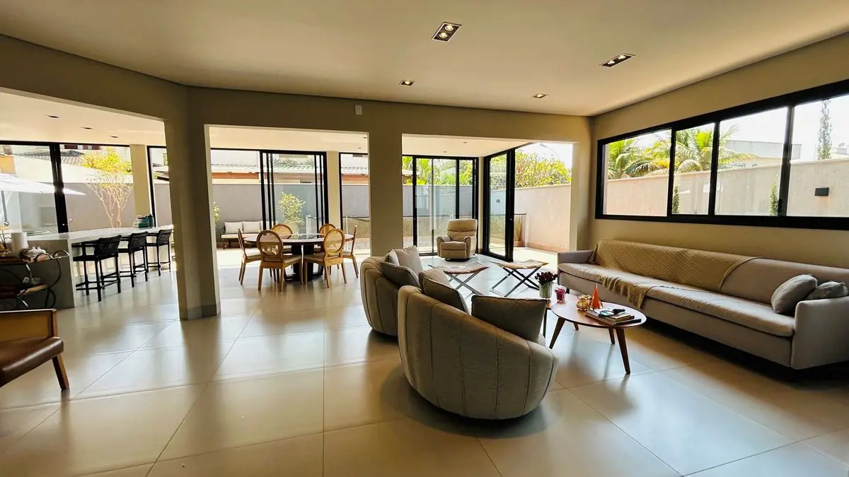  Sobrado com 290 m² de área construída e 450 m² de terreno, são 4 suítes sendo 1...