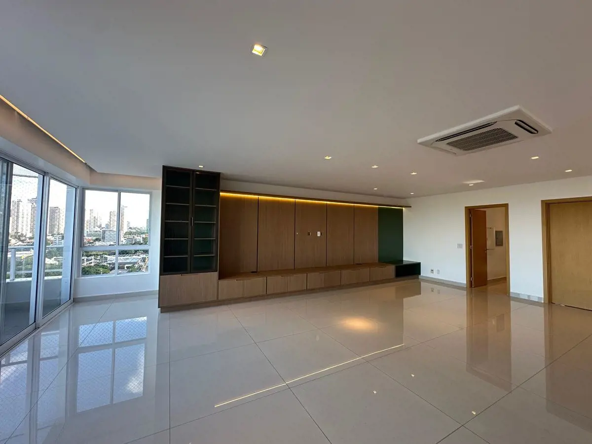 O apartamento no Setor Marista 302m² contendo 3 suítes, todas com armários e ar ...