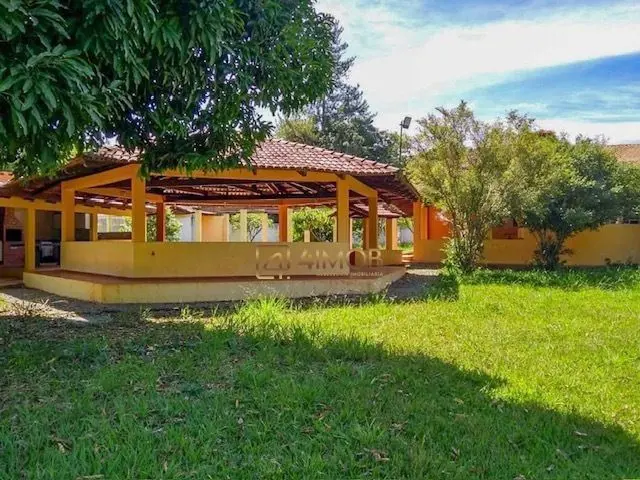 Chácara totalmente murada, ideal para quem busca tranquilidade e lazer em meio à...