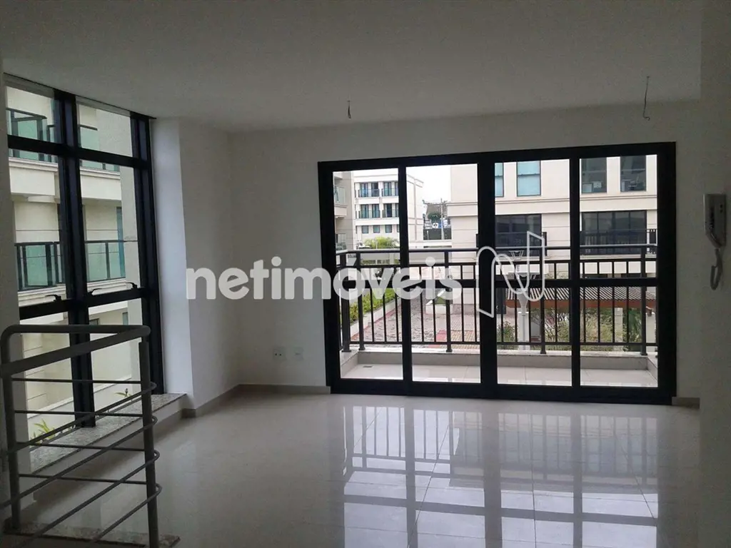 Loja Duplex com 76,49 m² , com varanda e piso em porcelanato.2 banheiros. Possui...