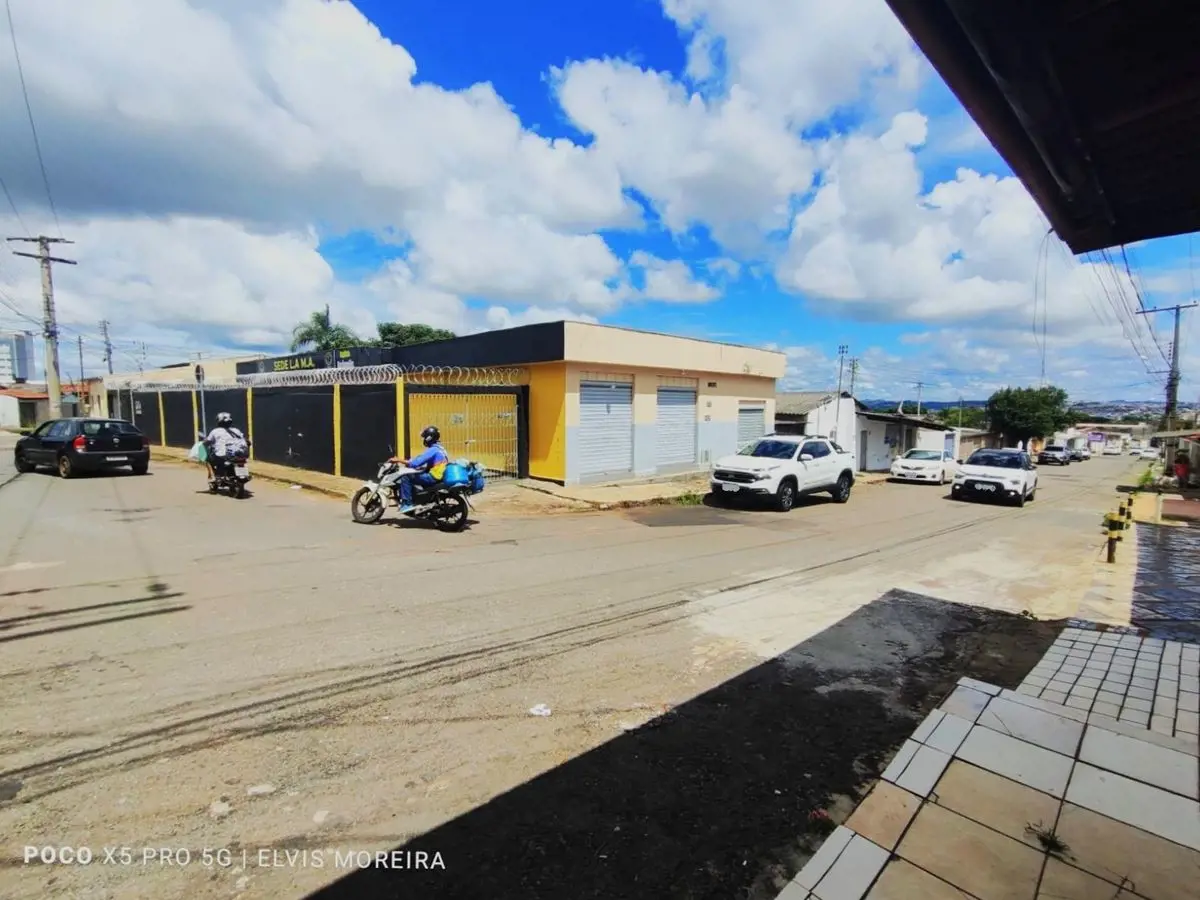 ALUGO SALA COMERCIAL, ACIMA DO 4º BATALHÃO DA POLÍCIA MILITAR, NA AVENIDA BRASIL...