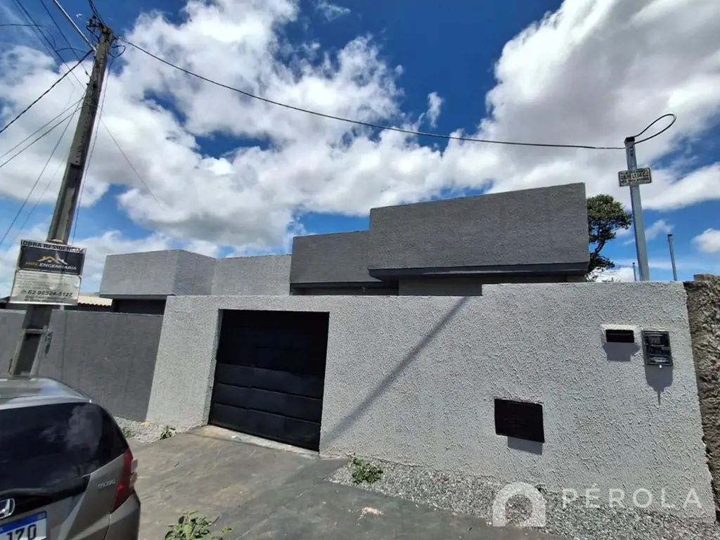 Casa com dois quartos, sala conjugada com a cozinha, banheiro social e área de s...