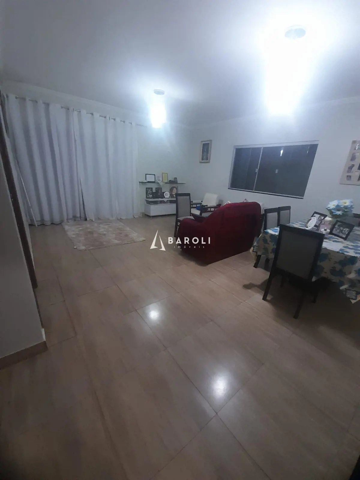 BAROLI IMÓVEIS VENDE CASA ESPAÇOSA E ILUMINADA EM LOCALIZAÇÃO PRIVILEGIADA – SÃO...