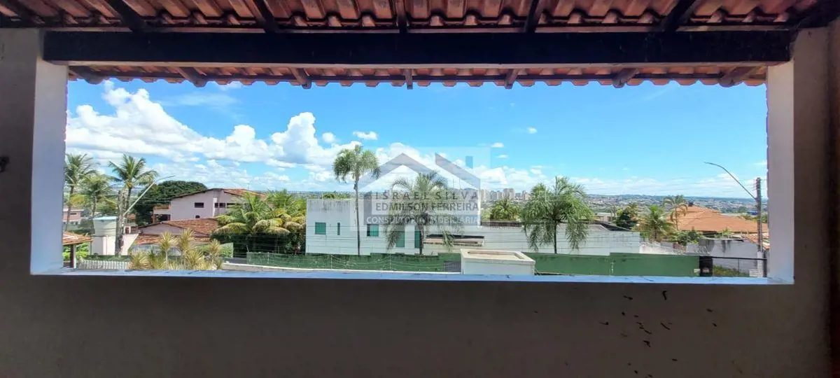 Imagine viver em uma ampla casa com vista livre, localizada na prestigiada SHA C...