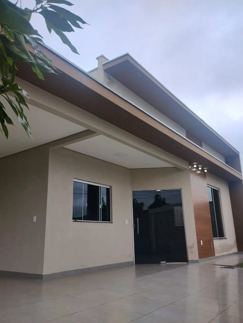 Ótima casa na ponte alta norte em um lote de 400m²E garagem para 3 carros a mesm...
