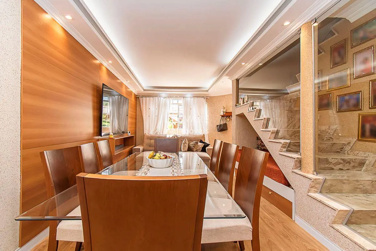 Casa à Venda no Guará, localizada na QE44 , Conj D. São 186m² distribuídos em: 6...