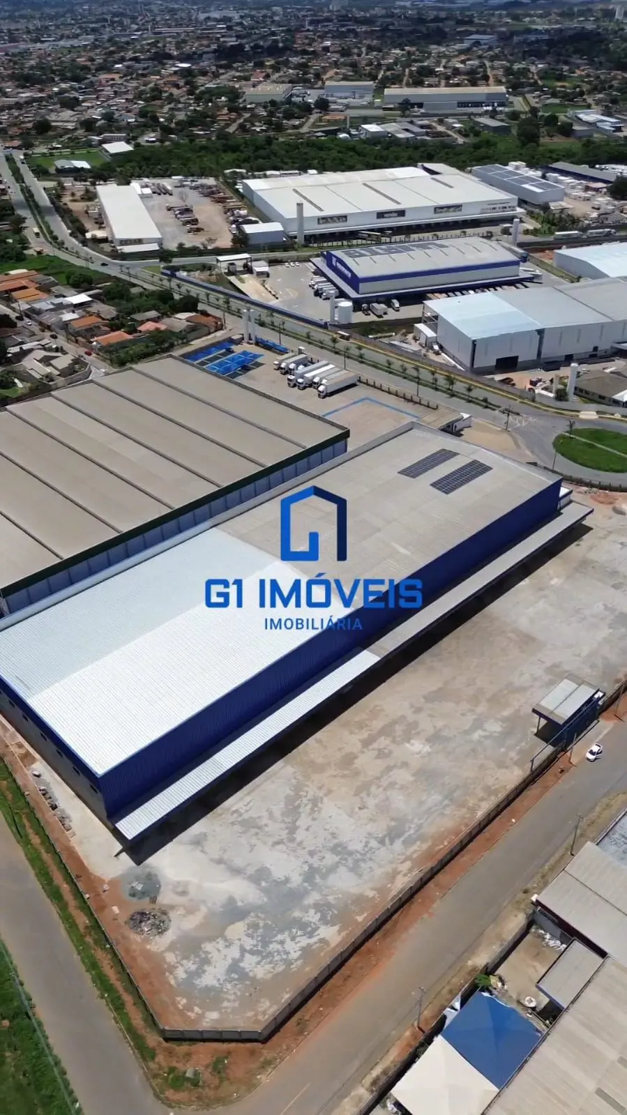 Está disponível para aluguel um amplo galpão com 4.800m² de área construída, alé...