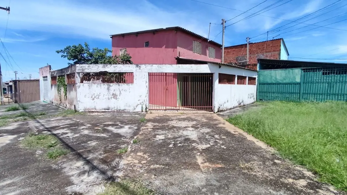 Andar Inferior:1 quartoSala de estarCozinha amplaBanheiroÁrea de serviçoGaragem ...