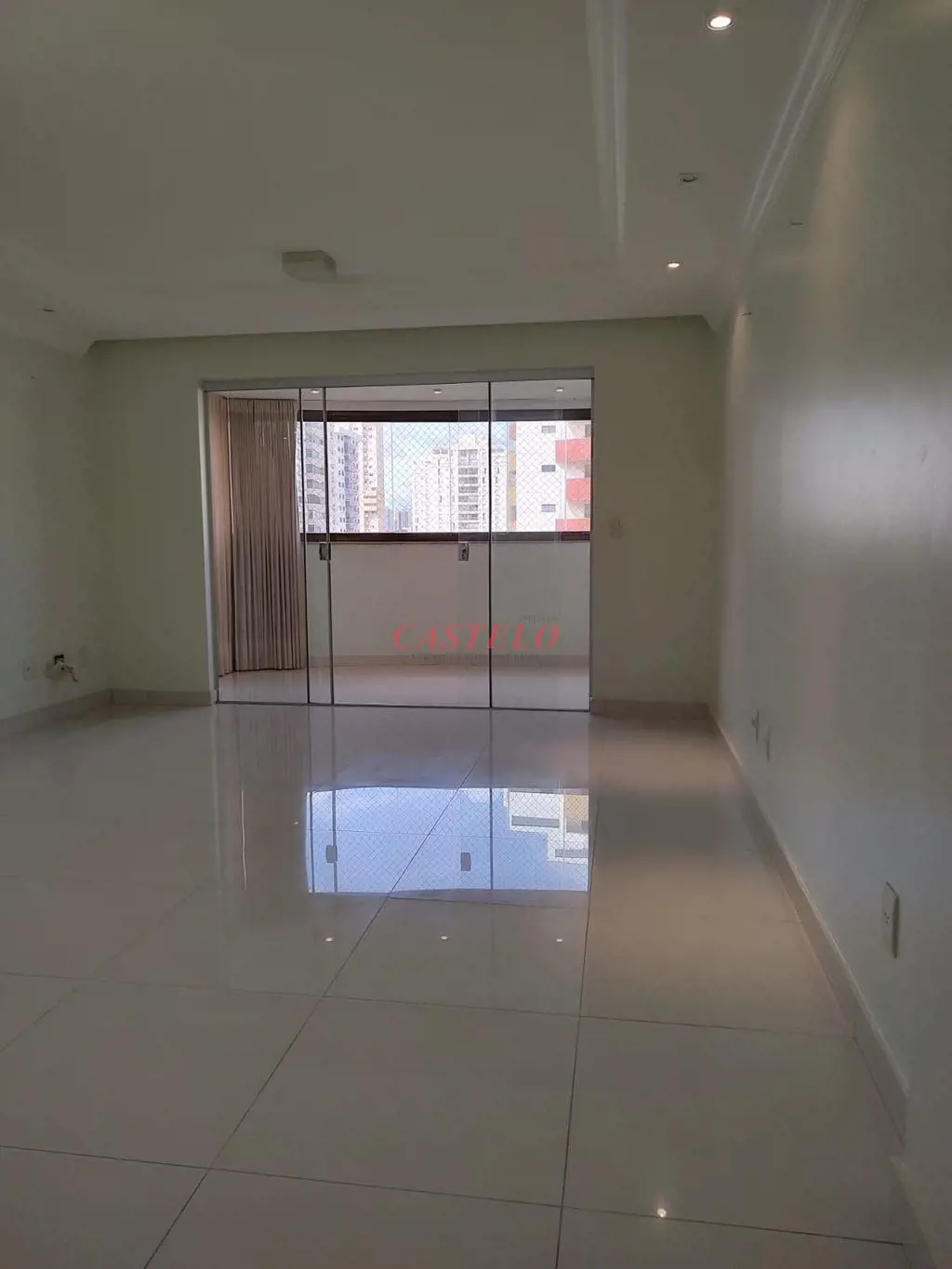 Área privativa - 100 m²3 quartos sendo 1 suíte com closet, sala ampla com sacada...