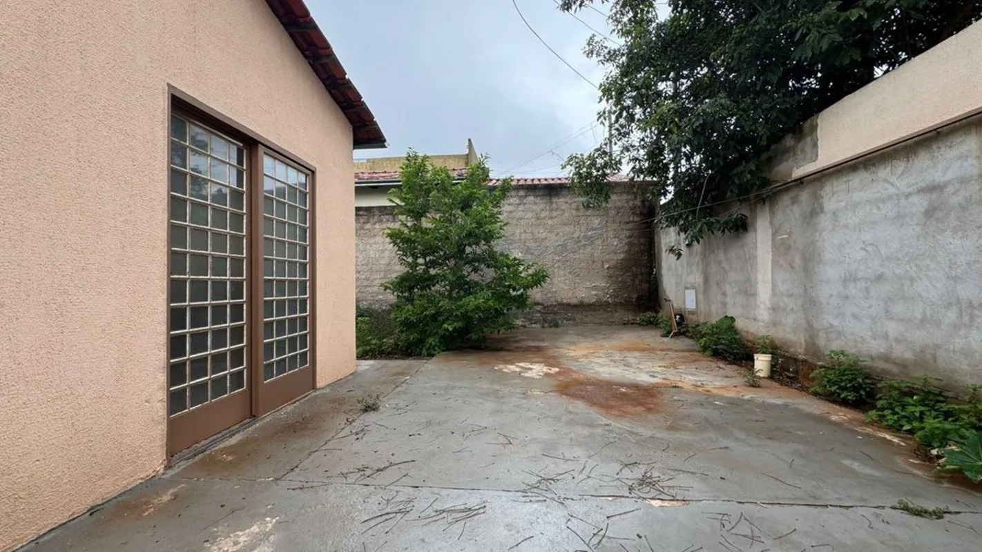 Vende-se, Casa, no loteamento denominado Jardim Clarissa, na cidade de Goiânia, ...