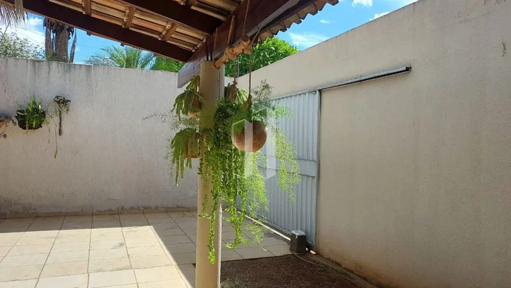 Casa com 3/4, 1 suíte, 1 banheiro Social, sala, cozinha, garagem para 3 veiculos...