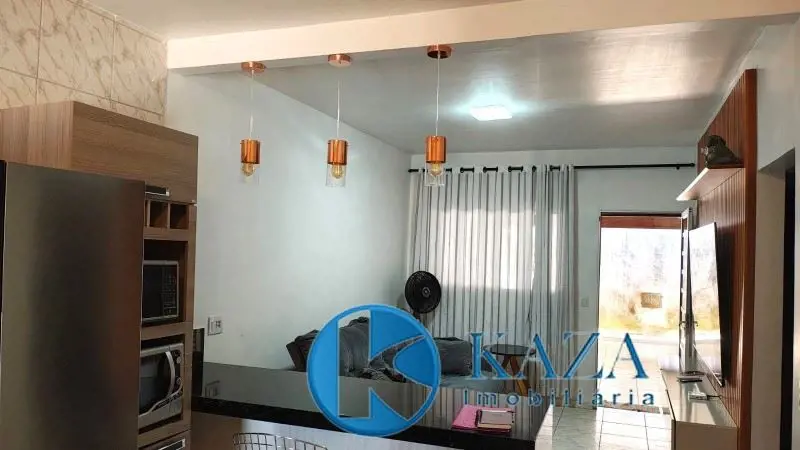 Casa com 03 quartos, sendo um suíte, sala de estar, banheiro social, cozinha ame...