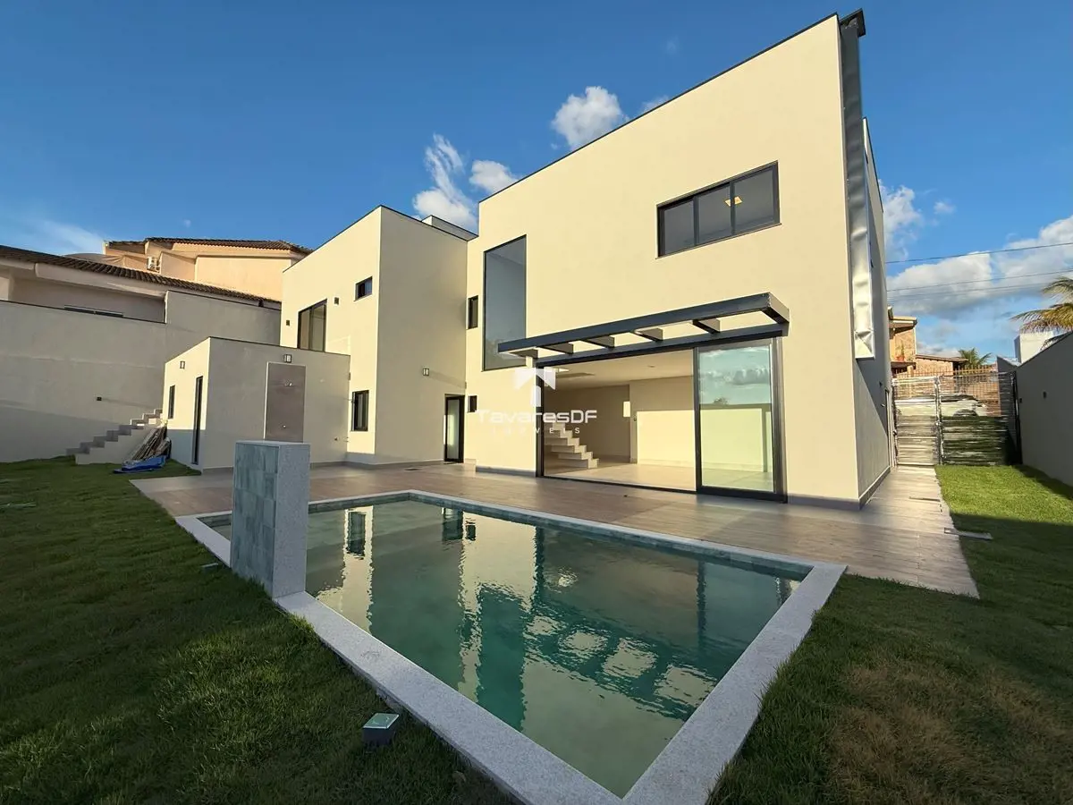 DADOS GERAIS- Área do Terreno: 526m²;- Área Construída: 302,85m²;- Código: JT425...