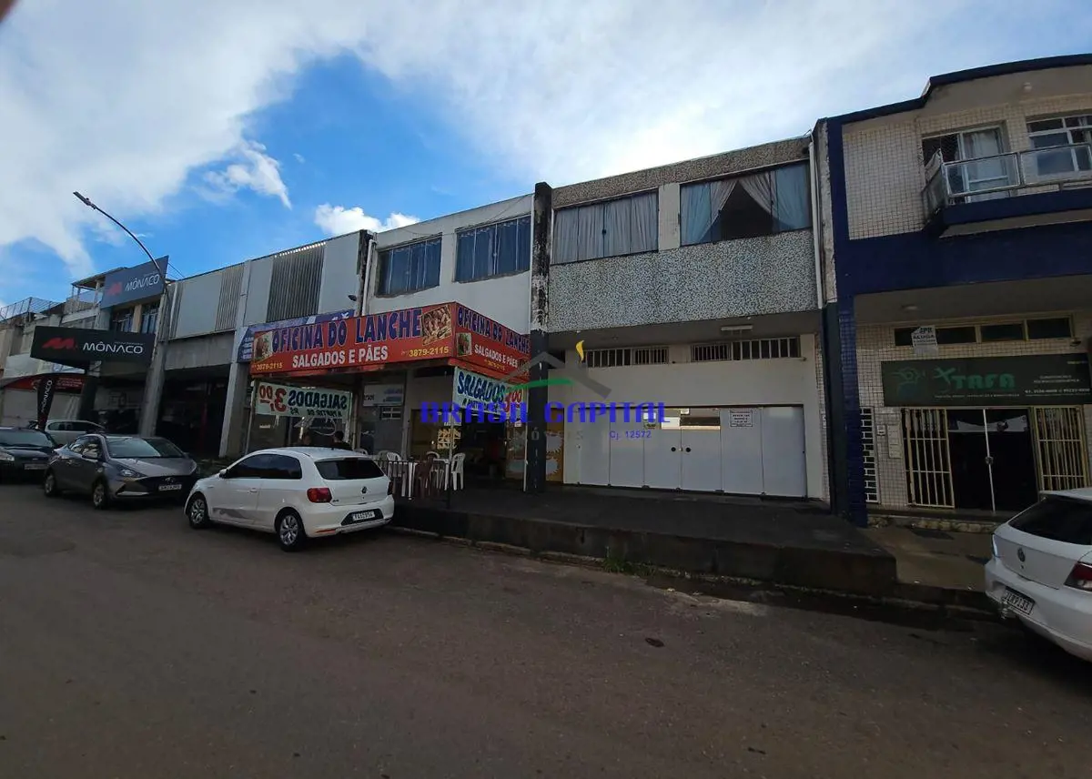 Venha investir neste prédio com ótima localização:- Sao 2 lojas, cada uma com su...